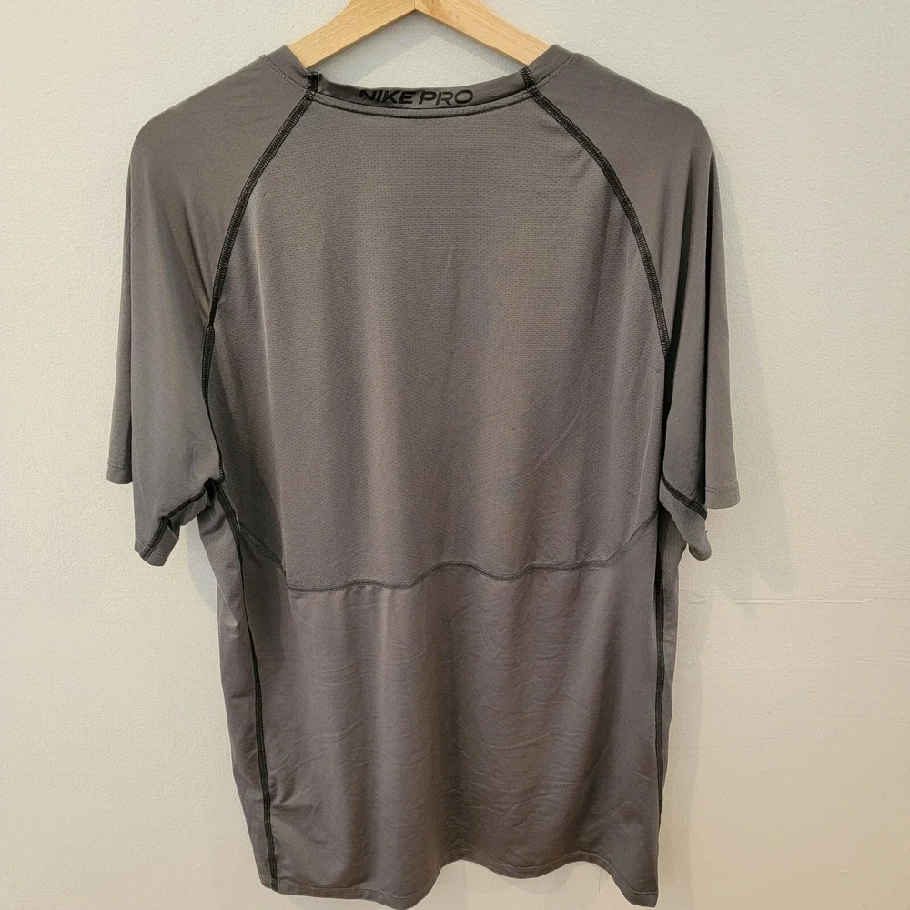 Nike Pro Dri Fit T Shirt Mens Size XL Gray Slim‎ Fit Center Swoosh Gym Workout
